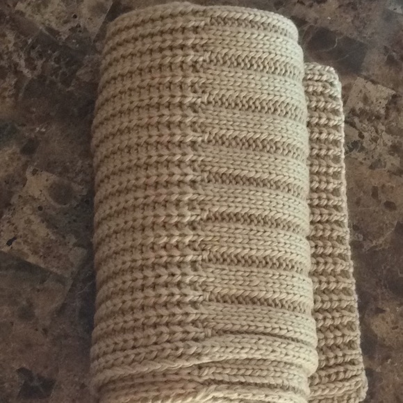 BCBG Super Long Camel scarf - Picture 3 of 4